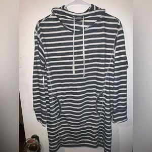 gray and white stripped 3/4 sleeve sweater w pocket